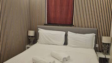 1 habitación, tabla de planchar con plancha, wifi gratis y ropa de cama