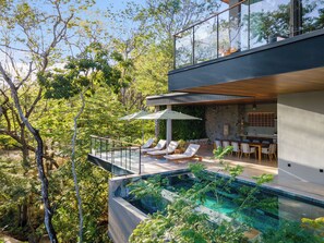 Outdoor dining - Casa Chorotega, an Iconic Five-Bedroom Retreat in Peninsula Papagayo (Peninsula Papagayo)