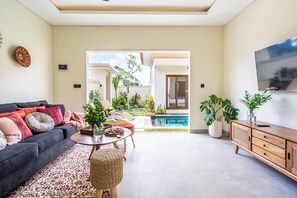 Deluxe Villa, Pool View | Living area - Solari Elephant Villa (Ubud)