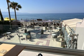 Outdoor dining - The Noverian Antama Beach Resort (Chania)