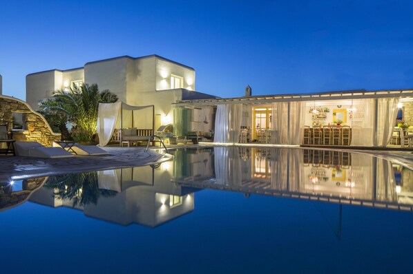 Outdoor pool - The A Hotel by Mykonos Arhontiko (Mykonos)