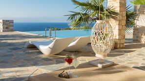 Outdoor pool - Calme Boutique Hotel Paros (Paros)