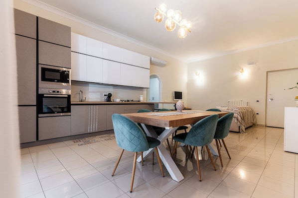 Dining - Cozy and modern apartment in the most elegant neighborhood of Naples (Napoli)