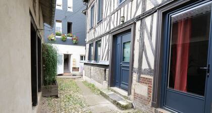 Demeure Normande 1620 - Colombages & Caractère - Town center