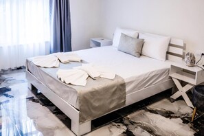 Comfort-Doppel- oder -Zweibettzimmer, Balkon | Schreibtisch, kostenloses WLAN