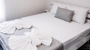 Dobbelt- eller tomannsrom – comfort, balkong | Skrivebord og wi-fi (inkludert)