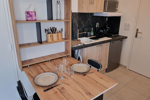 Refrigerador, microondas, placa de cocina, cafetera/tetera