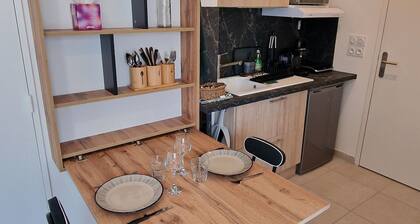 Studio with private parking - Near schools & hospital - Valence