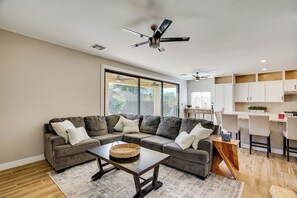 TV, books - 8 Mi to Saguaro National Park: Family Home w/ Yard (Tucson)