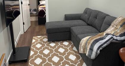 Cozy Furnished 1BR Suite in Regina