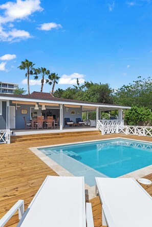 Outdoor pool - Villa Papaya
Comfortable villa with private pool and sea view (Willemstad)