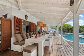 Outdoor pool - Villa Ranje Louise
Luxury holiday villa for a stylish holiday! (Willemstad)