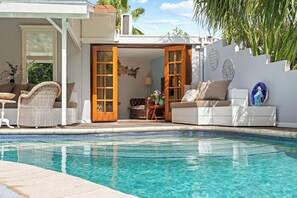 Outdoor pool - Villa Ranje Louise
Luxury holiday villa for a stylish holiday! (Willemstad)