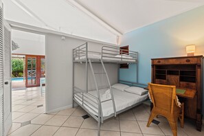 3 bedrooms, iron/ironing board, free WiFi, bed sheets - Villa Ranje Louise
Luxury holiday villa for a stylish holiday! (Willemstad)