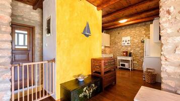 House, Partial Sea View | Bahagian dalam