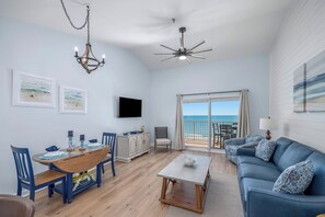 Smart TV - New Rental, Direct Beachfront, Top Floor, New Decor, Heated Pool, Kids Bunks (Gulf Shores)