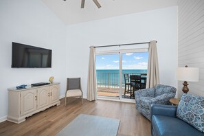 Smart TV - New Rental, Direct Beachfront, Top Floor, New Decor, Heated Pool, Kids Bunks (Gulf Shores)