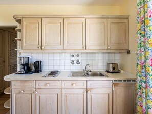 Apartment | Private kitchen - Wundervolles Studio am Kurpark in Bad Birnbach (Bad Birnbach)
