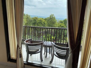 Chambre Standard Double ou avec lits jumeaux, balcon, vue jardin | Intérieur