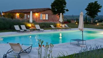 Piscine extérieure (ouverte en saison)