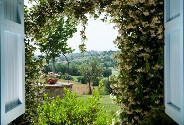 Classic Apartment, Hill View | Property grounds