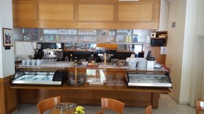 Dining - Ionian Plaza Hotel (Kefalonia)