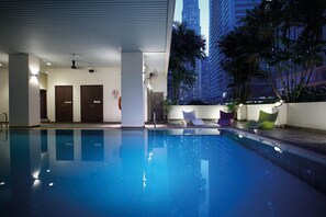 Outdoor pool - Crown Regency Serviced Suites (Kuala Lumpur)