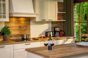 Kühlschrank, Ofen, Herdplatte, Geschirrspüler