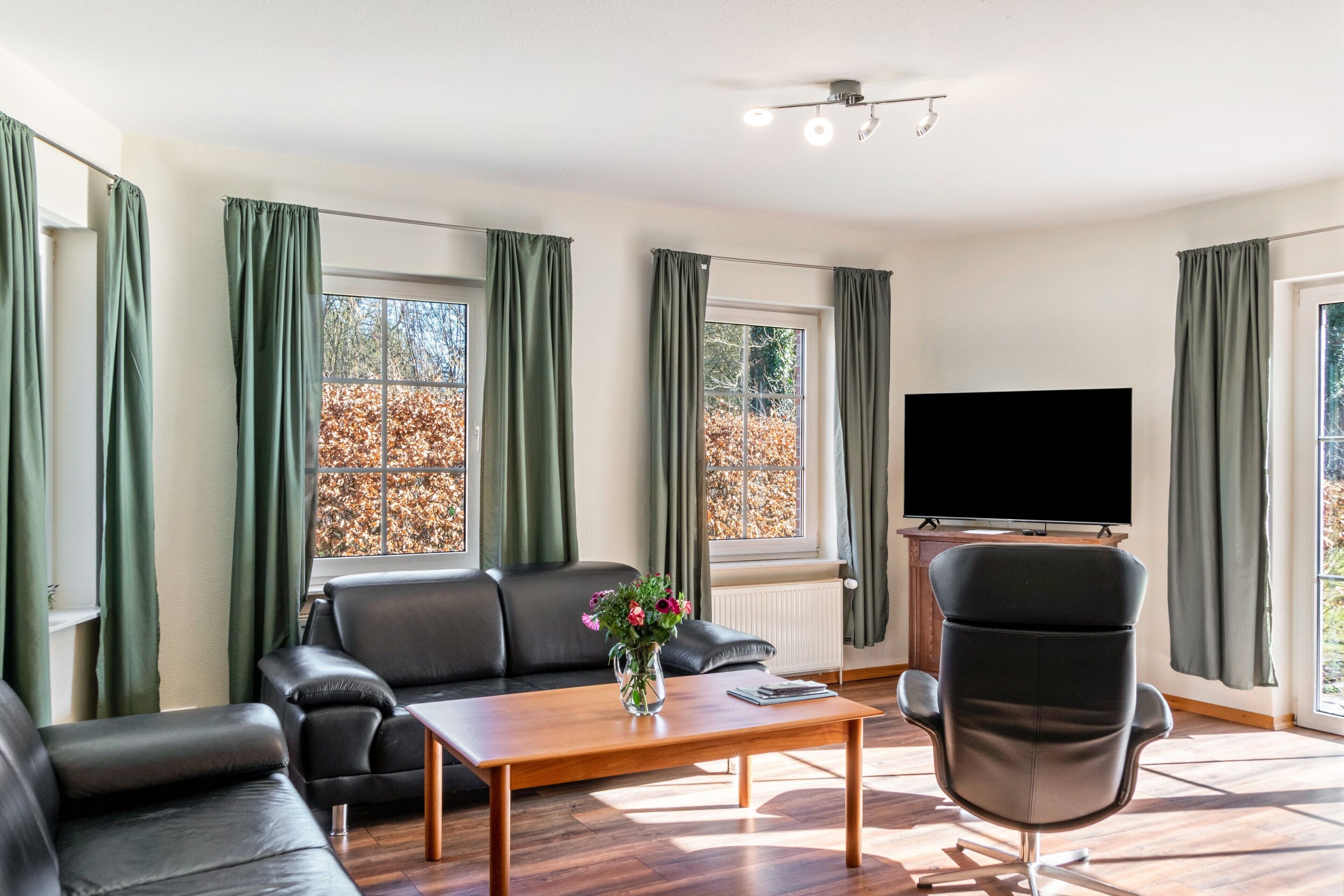 Holiday Home 'Friesenwald' With Private Terrace, Shared Garden, And Wi-fi - Zetel