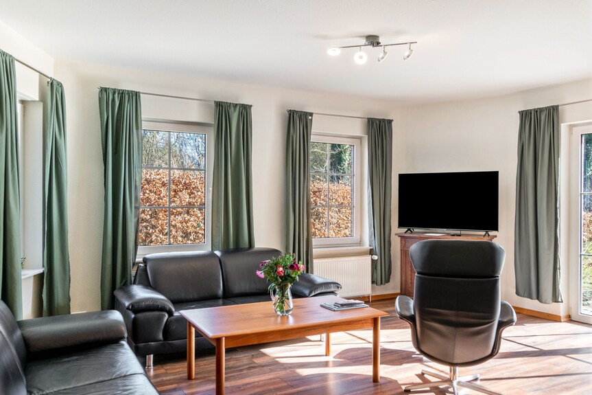 Holiday Home 'Friesenwald' With Private Terrace, Shared Garden, And Wi-fi - Zetel