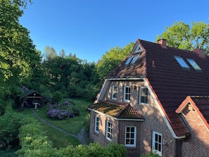 Exterior - Holiday Home 'Friesenwald' with Private Terrace, Shared Garden, and Wi-Fi (Zetel)