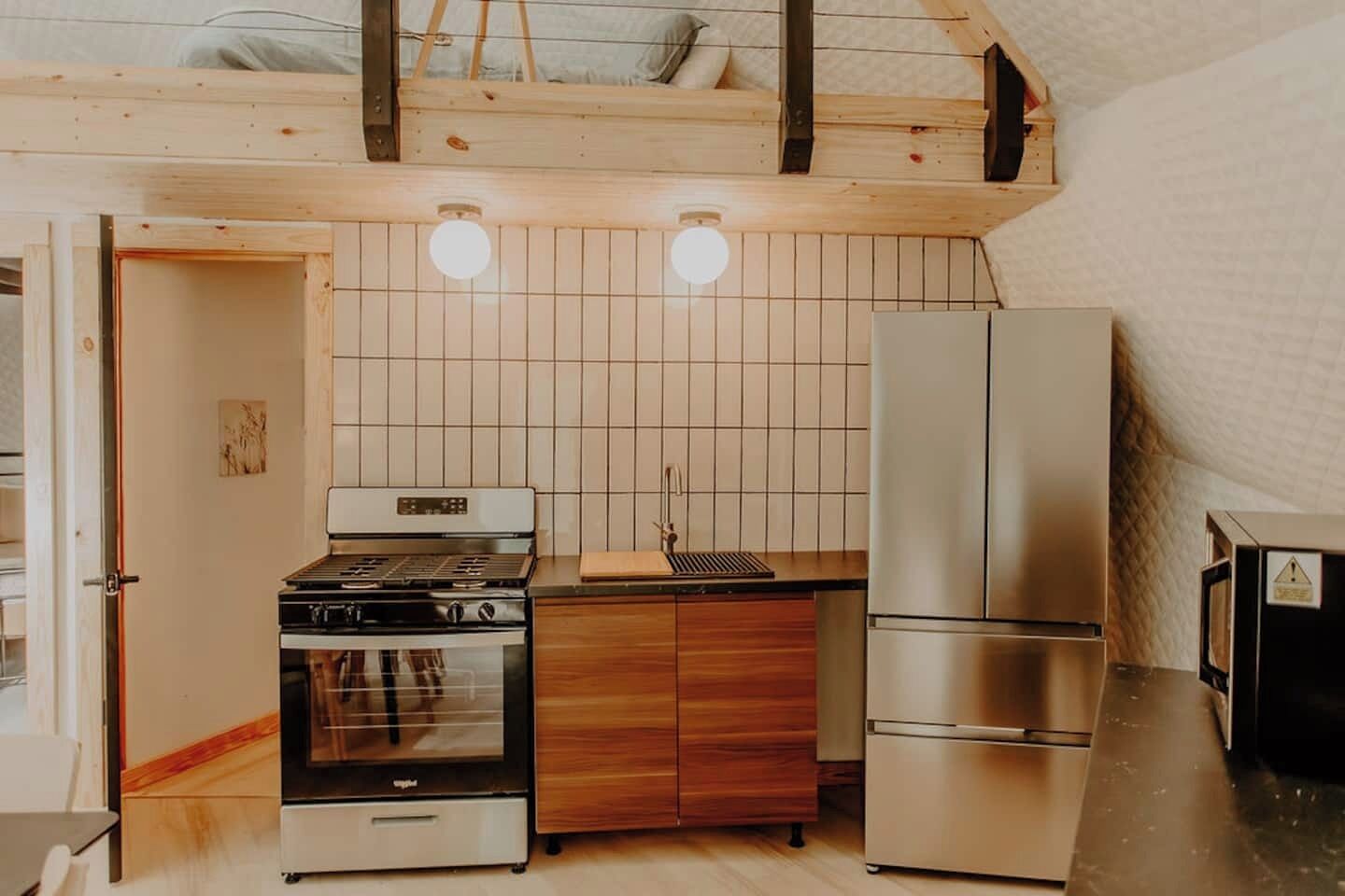 雪櫃、微波爐、焗爐、爐具