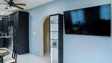 Deluxe Apartment, Balcony, Valley View | Interior