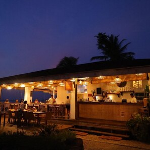 Bar (on property) - Cadlao El Nido Resort (El Nido)