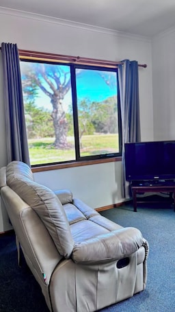 TV. StudioONE Flinders Island