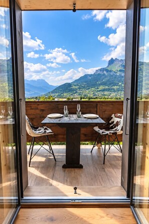 BALCONY - St Gervais Les Bains - 3 Bed-3 Bath at the Foot of Cable Car (Saint-Gervais-les-Bains)