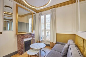 Apartment | Living room - Sublim Ac-3 BDR Montaigne/arc de Triomphe (Paris)