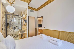 Apartment | 3 bedrooms, laptop workspace, iron/ironing board, bed sheets - Sublim Ac-3 BDR Montaigne/arc de Triomphe (Paris)