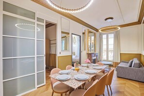 Apartment | Dining - Sublim Ac-3 BDR Montaigne/arc de Triomphe (Paris)