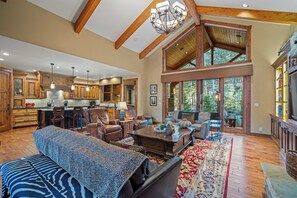 TV, fireplace - 56426 Trailmere Circle (Sunriver)