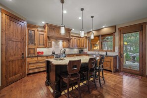 Fridge, microwave, oven, stovetop - 56426 Trailmere Circle (Sunriver)