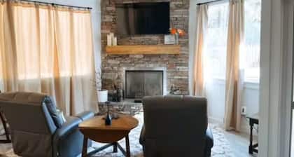 Cozy Home Away From Home - Near Downtown Evans!