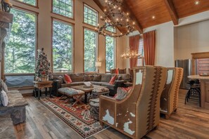 Smart TV, fireplace, books - Apres Haus - Stonegate 13 | 4BR + Loft Escape (Mammoth Lakes)