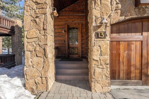 Exterior detail - Apres Haus - Stonegate 13 | 4BR + Loft Escape (Mammoth Lakes)