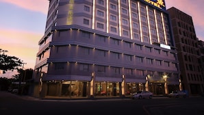 A hotel with multiple floors, illuminated windows, and a prominent sign indicating it is a hotel. - Mola Mola Four Seasons Hotel (Hualien City)