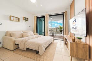 1 bedroom, desk, iron/ironing board, free WiFi - Le Coconut - Cosy one-bedroom in the city center (Saint-Pierre)