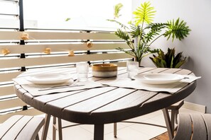 Dining - Le Coconut - Cosy one-bedroom in the city center (Saint-Pierre)