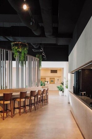 Bar (trong khuôn viên)