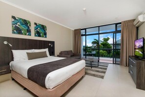 Room - Sunshine Tower Hotel (Cairns)