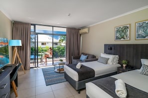 Room - Sunshine Tower Hotel (Cairns)